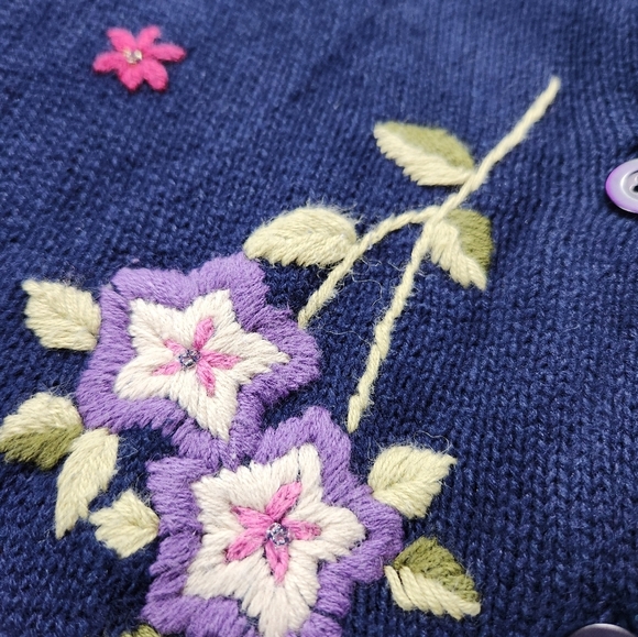The Quacker Factory Long Floral Embroidered Button Sweater Cardigan SZ Large - Picture 4 of 5